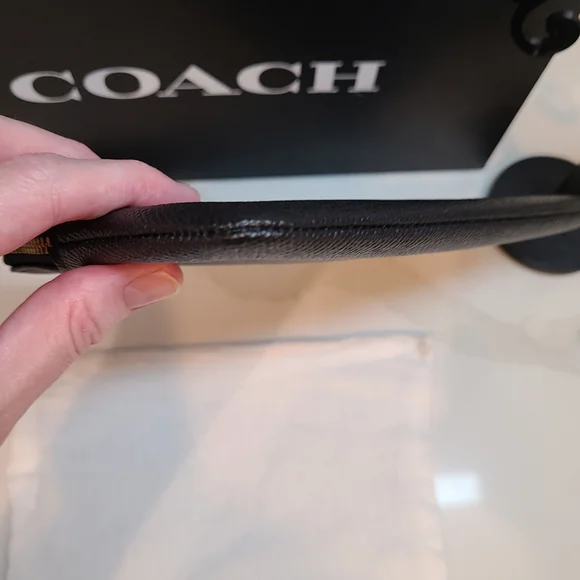 Coach Large Corner Zip Black Leather Wristlet Pristine - Picture 5 of 9
